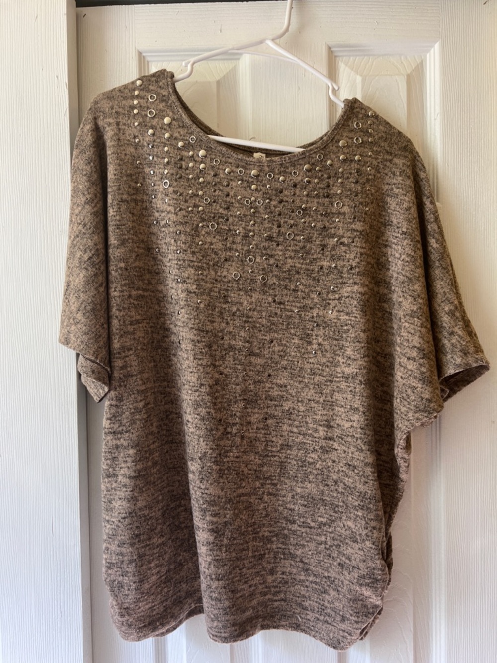 Grommet-Detail Brown Crewneck top